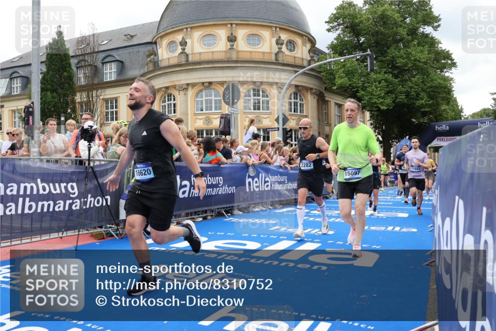 29.06.2025 - hella hamburg halbmarathon Strokosch-Dieckow http://msf.ph/oto/8310752 29.06.2025 10:56:57 Ziel 1485, 1955, 2282, 2741, 2759, 4299, 5033, 5418, 6835, 7716, 8669, 11043, 11143, 11212, 11638, 13691, 14408, 14678, 15097, 16470, 16620, 16679, 16909, 18719, 19091 meine-sportfotos.de