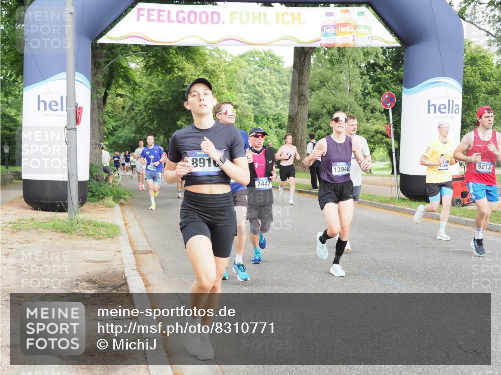29.06.2025 - hella hamburg halbmarathon MichiJ http://msf.ph/oto/8310771 29.06.2025 10:36:01 Zwischen KM18-KM19 2442, 4377, 4601, 5915, 6081, 6134, 7067, 8234, 8916, 9213, 11679, 12534, 13007, 13672, 13948, 14814, 15894, 16149, 17979, 18790, 18836, 18856, 19181 meine-sportfotos.de