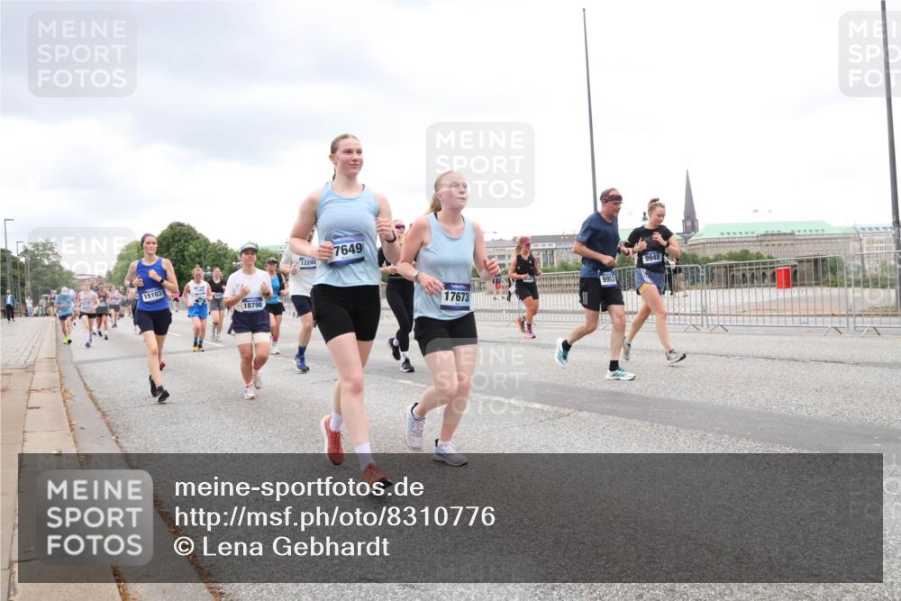 29.06.2025 - hella hamburg halbmarathon Lena Gebhardt http://msf.ph/oto/8310776 29.06.2025 10:56:27 Lombardsbrücke 15103, 18798, 12295, 7649, 9953, 17673, 9948, 1047, 1113, 1738, 1909, 2095, 2143, 2307, 2793, 2887, 2915, 2991, 3257, 3268, 3438, 3520, 3614, 3675, 3676, 3953, 3987, 4083, 4354, 4473, 4773, 4836, 5237, 5306, 5438, 5580, 5693, 5757, 5911, 5994, 6348, 6349, 6494, 6690, 6968, 7025, 7028, 7090, 7307, 7616, 7711, 8005, 8108, 8305, 8517, 8606, 8766, 8939, 8943, 9172, 9210, 9383, 9435, 9606, 9838, 9910, 9948, 9953, 10555, 10569, 10571, 10640, 10740, 10784, 10987 meine-sportfotos.de