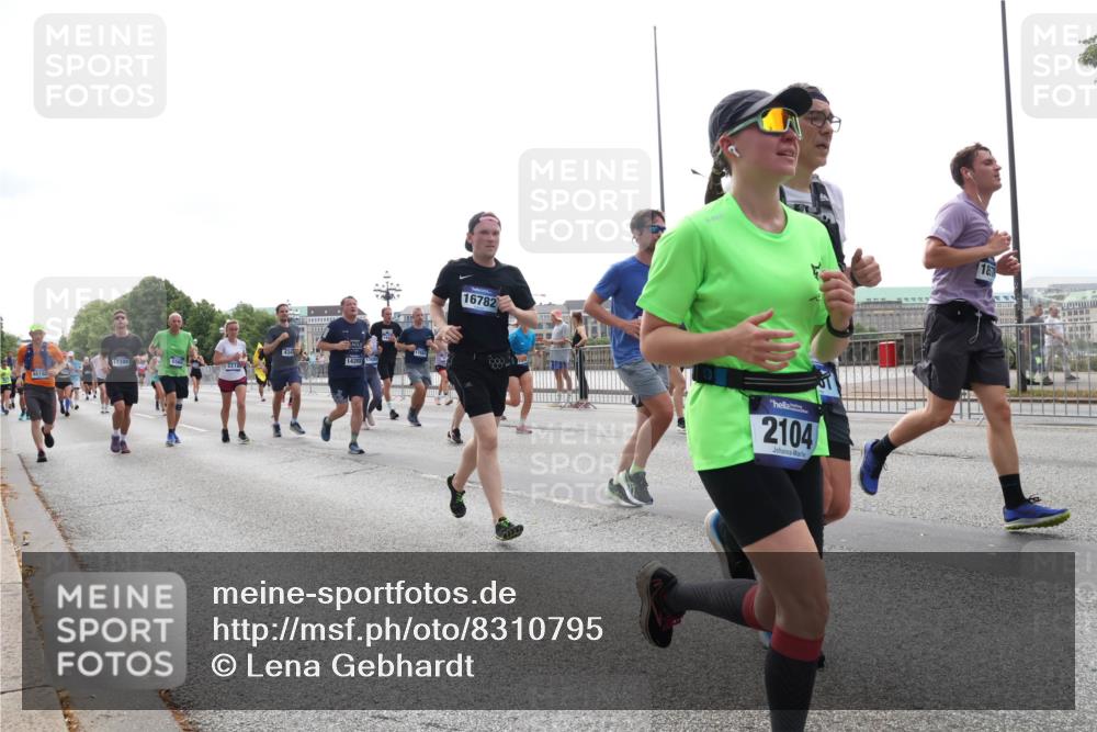 29.06.2025 - hella hamburg halbmarathon Lena Gebhardt http://msf.ph/oto/8310795 29.06.2025 10:37:17 Lombardsbrücke 5560, 16192, 2272, 434, 14202, 16782, 2104, 18, 1022, 1118, 1253, 1276, 1337, 1339, 1488, 1490, 1597, 1819, 1952, 1954, 2016, 2031, 2072, 2104, 2272, 2480, 2486, 2552, 2640, 3127, 3165, 3633, 3714, 3873, 3895, 4097, 4347, 4733, 4996, 5146, 5171, 5186, 5224, 5538, 5560, 5640, 5786, 5789, 5790, 5940, 6172, 6359, 6584, 6804, 6821, 6955, 7085, 7124, 7202, 7235, 7544, 7707, 7773, 7777, 7823, 8007, 8257, 8258, 8315, 8758, 8811, 8843, 8936, 8937, 9054, 9055, 9295, 9524 meine-sportfotos.de