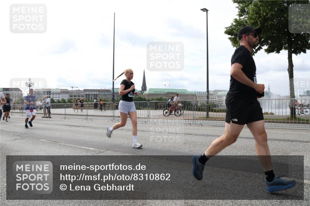 29.06.2025 - hella hamburg halbmarathon Lena Gebhardt http://msf.ph/oto/8310862 29.06.2025 10:21:58 Lombardsbrücke 260, 360, 1003, 1072, 1158, 1191, 1250, 1294, 1419, 1668, 1958, 1963, 2009, 2063, 2172, 2315, 2353, 2514, 2529, 2744, 3050, 3172, 3458, 3606, 3768, 3770, 3825, 3826, 3995, 4046, 4289, 4366, 4375, 4376, 4697, 5122, 5412, 5641, 5759, 5957, 6086, 6475, 6676, 6805, 6881, 6977, 7075, 7162, 7612, 7672, 8286, 8431, 8715, 8860, 8884, 8896, 8954, 8959, 9002, 9062, 9369, 9483, 9499, 9532, 10874 meine-sportfotos.de
