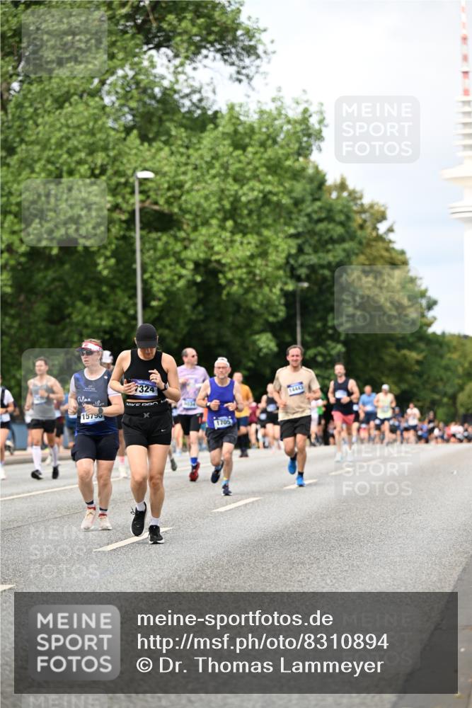29.06.2025 - hella hamburg halbmarathon Dr. Thomas Lammeyer http://msf.ph/oto/8310894 29.06.2025 10:38:26 Kennedybrücke 1025, 1705, 1764, 1787, 2038, 2276, 2464, 2496, 2510, 2511, 2933, 3145, 3829, 4445, 4479, 4540, 4942, 5096, 5566, 5569, 5609, 5691, 6034, 6109, 6574, 6718, 6727, 6843, 7324, 7329, 7644, 8202, 8277, 8282, 9094, 9514, 10007, 10071, 10561, 10564, 11122, 11338, 11432 meine-sportfotos.de