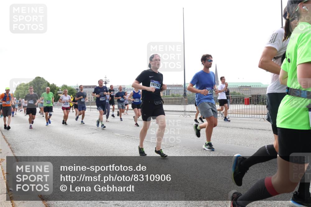 29.06.2025 - hella hamburg halbmarathon Lena Gebhardt http://msf.ph/oto/8310906 29.06.2025 10:37:17 Lombardsbrücke 46192, 14202, 17388, 17687, 2272, 12103, 16782, 733, 1022, 1118, 1253, 1276, 1337, 1339, 1488, 1490, 1597, 1819, 1952, 1954, 2016, 2031, 2072, 2104, 2272, 2480, 2486, 2552, 2640, 3127, 3165, 3633, 3714, 3873, 3895, 4097, 4347, 4733, 4996, 5146, 5171, 5186, 5224, 5538, 5560, 5640, 5786, 5789, 5790, 5940, 6172, 6359, 6584, 6804, 6821, 6955, 7085, 7124, 7202, 7235, 7544, 7707, 7773, 7777, 7823, 8007, 8257, 8258, 8315, 8758, 8811, 8843, 8936, 8937, 9054, 9055, 9295, 9524 meine-sportfotos.de