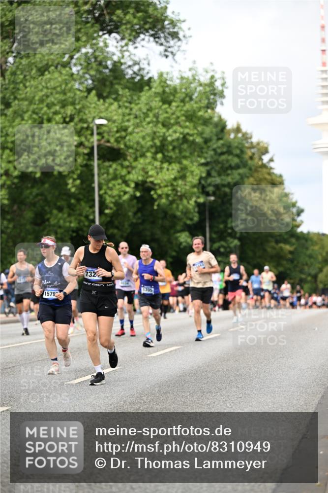29.06.2025 - hella hamburg halbmarathon Dr. Thomas Lammeyer http://msf.ph/oto/8310949 29.06.2025 10:38:26 Kennedybrücke 1025, 1705, 1764, 1787, 2038, 2276, 2464, 2496, 2510, 2511, 2933, 3145, 3829, 4445, 4479, 4540, 4942, 5096, 5566, 5569, 5609, 5691, 6034, 6109, 6574, 6718, 6727, 6843, 7324, 7329, 7644, 8202, 8277, 8282, 9094, 9514, 10007, 10071, 10561, 10564, 11122, 11338, 11432 meine-sportfotos.de