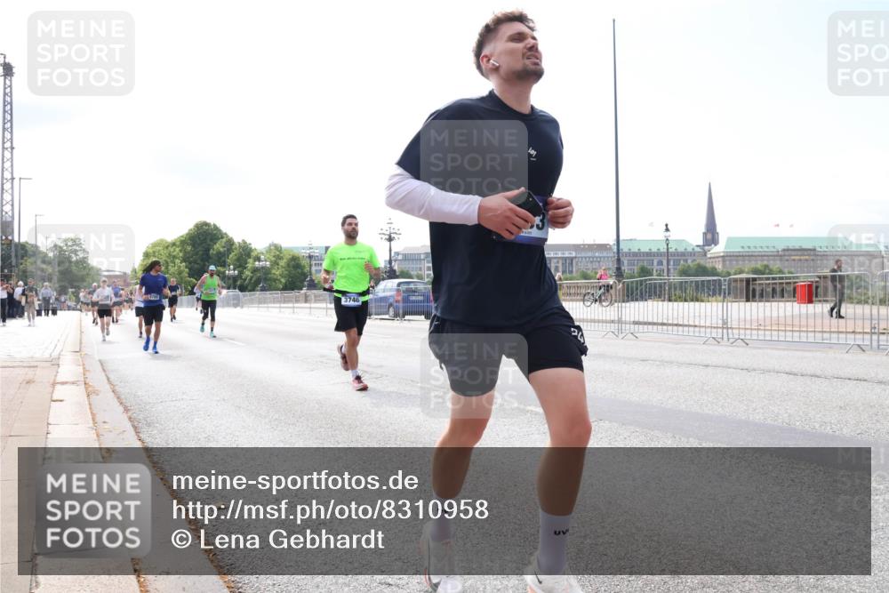 29.06.2025 - hella hamburg halbmarathon Lena Gebhardt http://msf.ph/oto/8310958 29.06.2025 10:12:17 Lombardsbrücke 1062, 1610, 1785, 1790, 1850, 2661, 2963, 2964, 3182, 3248, 3262, 3746, 4453, 4499, 4554, 5166, 5176, 5379, 5597, 5598, 6822, 6871, 6966, 7014, 7474, 9191, 9253, 9254, 9405, 9705, 10042, 10409, 10581, 10685, 11509, 11525, 11537, 11581, 11917, 13171, 13542, 13958, 14060, 14196, 14313, 14863, 14868, 15137, 16379, 16473, 16976, 17774, 18261, 18395, 18429, 18493, 18655 meine-sportfotos.de