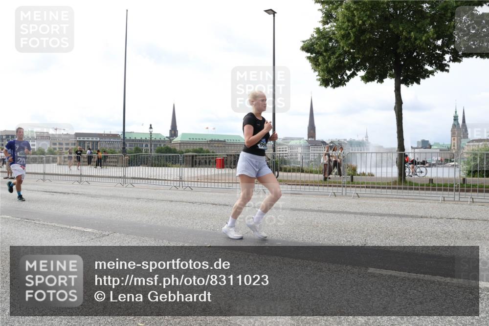 29.06.2025 - hella hamburg halbmarathon Lena Gebhardt http://msf.ph/oto/8311023 29.06.2025 10:21:59 Lombardsbrücke 9062, 21, 36, 1003, 1072, 1158, 1191, 1250, 1294, 1419, 1668, 1958, 1963, 2009, 2063, 2172, 2315, 2353, 2514, 2529, 2744, 3050, 3172, 3458, 3606, 3768, 3770, 3995, 4046, 4289, 4366, 4375, 4376, 4697, 5122, 5412, 5641, 5759, 5957, 6086, 6475, 6676, 6805, 6881, 6977, 7075, 7162, 7612, 7672, 8286, 8431, 8715, 8860, 8884, 8896, 8954, 8959, 9002, 9062, 9369, 9483, 9532, 10874 meine-sportfotos.de