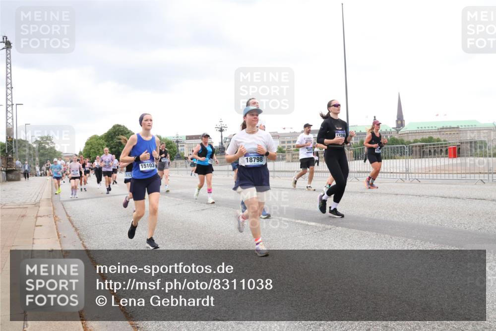 29.06.2025 - hella hamburg halbmarathon Lena Gebhardt http://msf.ph/oto/8311038 29.06.2025 10:56:29 Lombardsbrücke 1113, 15103, 18798, 12296, 1047, 1113, 1738, 1909, 2095, 2143, 2307, 2887, 2915, 2991, 3257, 3268, 3438, 3516, 3517, 3520, 3614, 3675, 3676, 3953, 3987, 4083, 4094, 4118, 4354, 4773, 4836, 5237, 5438, 5580, 5693, 5757, 5911, 5994, 6348, 6349, 6494, 6690, 6968, 7025, 7028, 7090, 7307, 7616, 7711, 8005, 8108, 8150, 8305, 8517, 8606, 8766, 8939, 8943, 9172, 9210, 9383, 9435, 9606, 9838, 9910, 9948, 9953, 10555, 10569, 10571, 10640, 10740, 10784, 10987 meine-sportfotos.de
