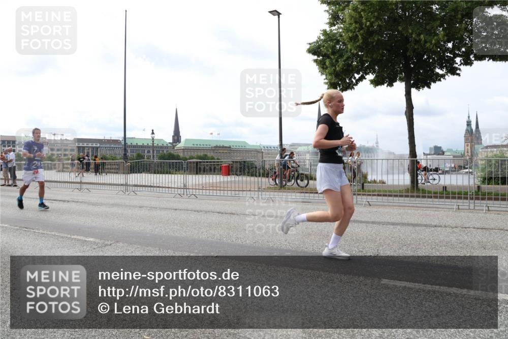 29.06.2025 - hella hamburg halbmarathon Lena Gebhardt http://msf.ph/oto/8311063 29.06.2025 10:21:59 Lombardsbrücke 201, 1003, 1072, 1158, 1191, 1250, 1294, 1419, 1668, 1958, 1963, 2009, 2063, 2172, 2315, 2353, 2514, 2529, 2744, 3050, 3172, 3458, 3606, 3768, 3770, 3995, 4046, 4289, 4366, 4375, 4376, 4697, 5122, 5412, 5641, 5759, 5957, 6086, 6475, 6676, 6805, 6881, 6977, 7075, 7162, 7612, 7672, 8286, 8431, 8715, 8860, 8884, 8896, 8954, 8959, 9002, 9062, 9369, 9483, 9532, 10874 meine-sportfotos.de