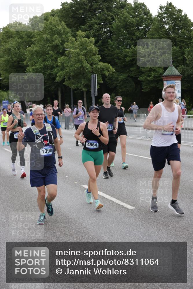29.06.2025 - hella hamburg halbmarathon Jannik Wohlers http://msf.ph/oto/8311064 29.06.2025 10:38:29 Lombardsbrücke 56, 1232, 1390, 1451, 2524, 2534, 2693, 3307, 3745, 3927, 4257, 4320, 4964, 6062, 7263, 7849, 8367, 8583, 8747, 8783, 9455, 9708, 10072, 10554, 10604, 11059, 12028, 12072, 12722, 13060, 13922, 14557, 14558, 14856, 15755, 16181, 16346, 16388, 18050, 18504 meine-sportfotos.de