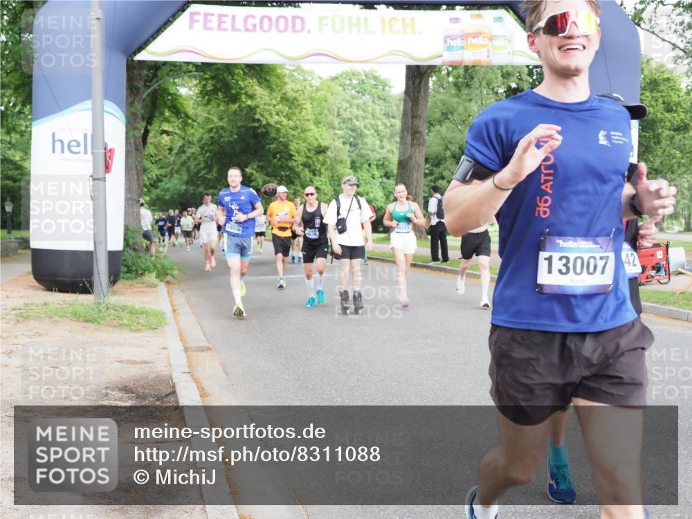 29.06.2025 - hella hamburg halbmarathon MichiJ http://msf.ph/oto/8311088 29.06.2025 10:36:02 Zwischen KM18-KM19 2442, 4377, 4601, 5915, 6081, 6134, 7067, 8916, 9213, 11519, 11679, 12534, 13007, 13672, 13948, 14814, 15894, 16149, 17979, 18790, 18836, 18856, 18923, 19181 meine-sportfotos.de
