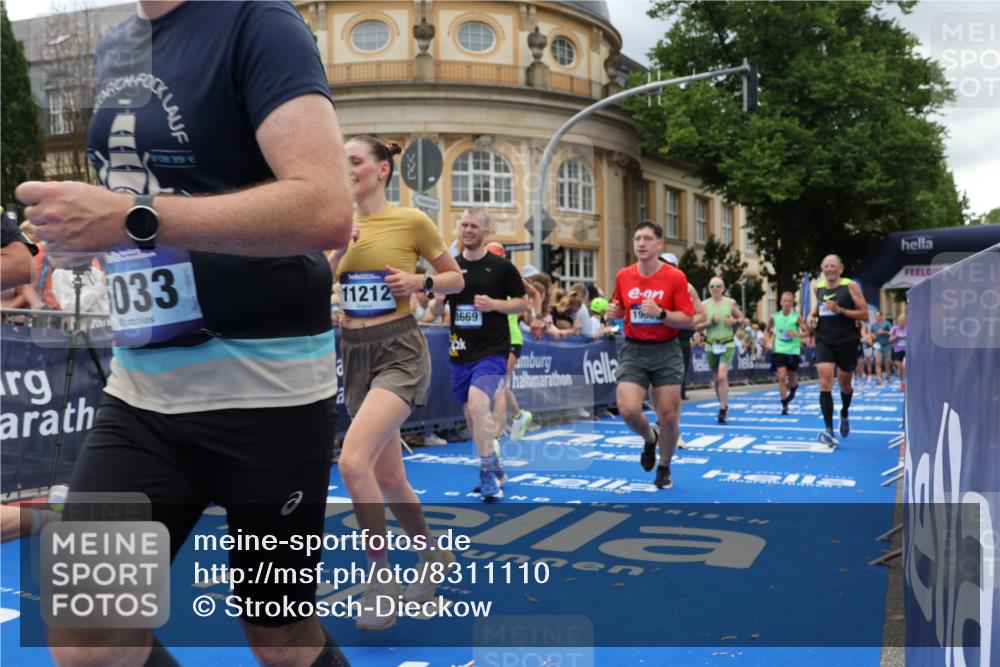 29.06.2025 - hella hamburg halbmarathon Strokosch-Dieckow http://msf.ph/oto/8311110 29.06.2025 10:57:01 Ziel 1485, 2282, 2759, 4261, 4299, 5033, 8669, 11043, 11143, 11212, 11638, 13691, 14408, 14588, 14678, 15097, 15726, 16470, 16620, 16909, 17617, 18208, 18719, 19091 meine-sportfotos.de