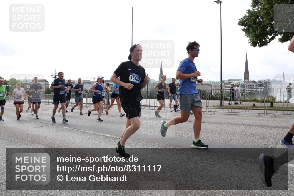 29.06.2025 - hella hamburg halbmarathon Lena Gebhardt http://msf.ph/oto/8311117 29.06.2025 10:37:17 Lombardsbrücke 1420, 2272, 2103, 16782, 4733, 1022, 1118, 1253, 1276, 1337, 1339, 1488, 1490, 1597, 1819, 1952, 1954, 2016, 2031, 2072, 2104, 2272, 2480, 2486, 2552, 2640, 3127, 3165, 3633, 3714, 3873, 3895, 4097, 4347, 4733, 4996, 5146, 5171, 5186, 5224, 5538, 5560, 5640, 5786, 5789, 5790, 5940, 6172, 6359, 6584, 6804, 6821, 6955, 7085, 7124, 7202, 7235, 7544, 7707, 7773, 7777, 7823, 8007, 8257, 8258, 8315, 8758, 8811, 8843, 8936, 8937, 9054, 9055, 9295, 9524 meine-sportfotos.de