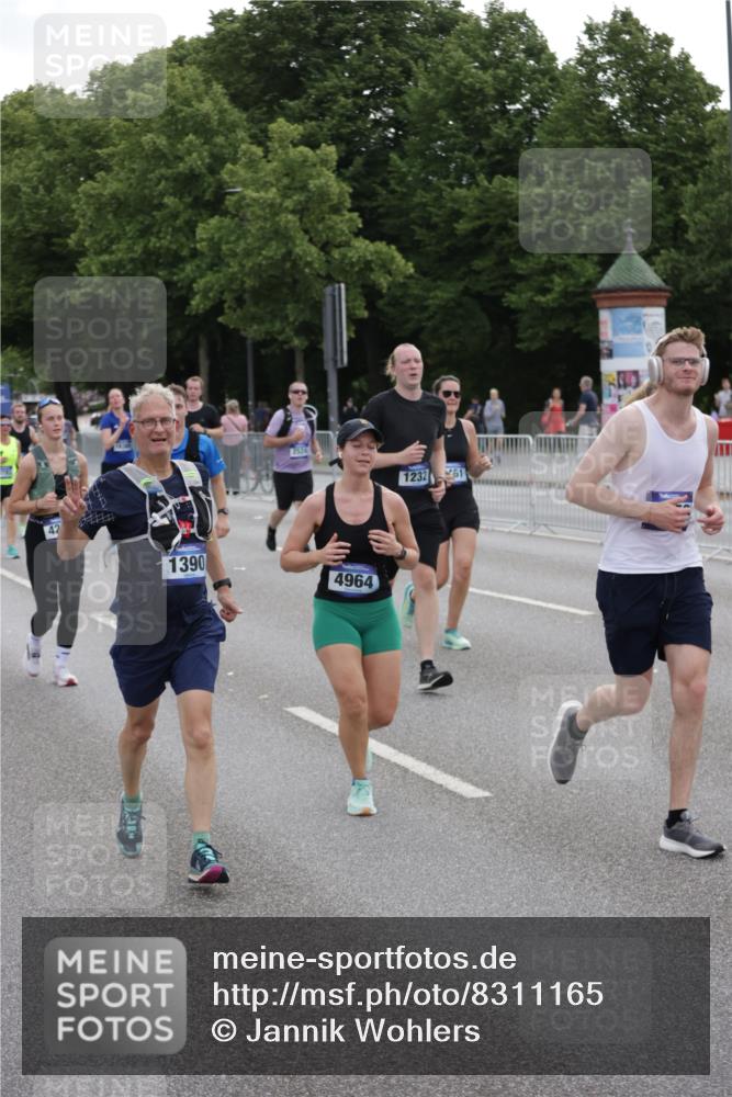 29.06.2025 - hella hamburg halbmarathon Jannik Wohlers http://msf.ph/oto/8311165 29.06.2025 10:38:29 Lombardsbrücke 56, 1232, 1390, 1451, 2524, 2534, 2693, 3307, 3745, 3927, 4257, 4320, 4964, 6062, 7263, 7849, 8367, 8583, 8747, 8783, 9455, 9708, 10072, 10554, 10604, 11059, 12028, 12072, 12722, 13060, 13922, 14557, 14558, 14856, 15755, 16181, 16346, 16388, 18050, 18504 meine-sportfotos.de