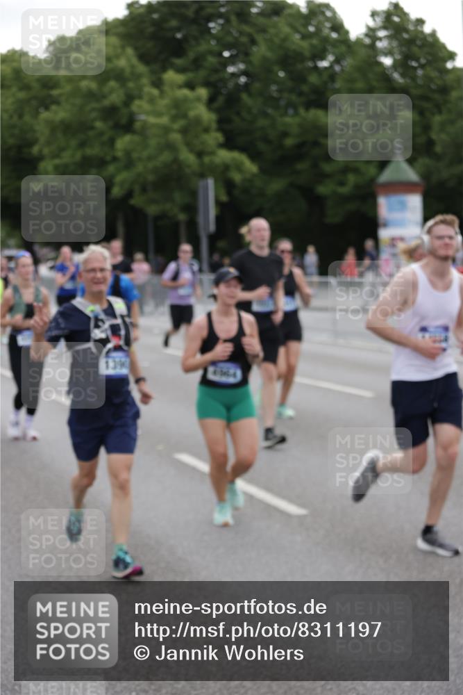 29.06.2025 - hella hamburg halbmarathon Jannik Wohlers http://msf.ph/oto/8311197 29.06.2025 10:38:29 Lombardsbrücke 56, 1232, 1390, 1451, 2524, 2534, 2693, 3307, 3745, 3927, 4257, 4320, 4964, 6062, 7263, 7849, 8367, 8583, 8747, 8783, 9455, 9708, 10072, 10554, 10604, 11059, 12028, 12072, 12722, 13060, 13922, 14557, 14558, 14856, 15755, 16181, 16346, 16388, 18050, 18504 meine-sportfotos.de
