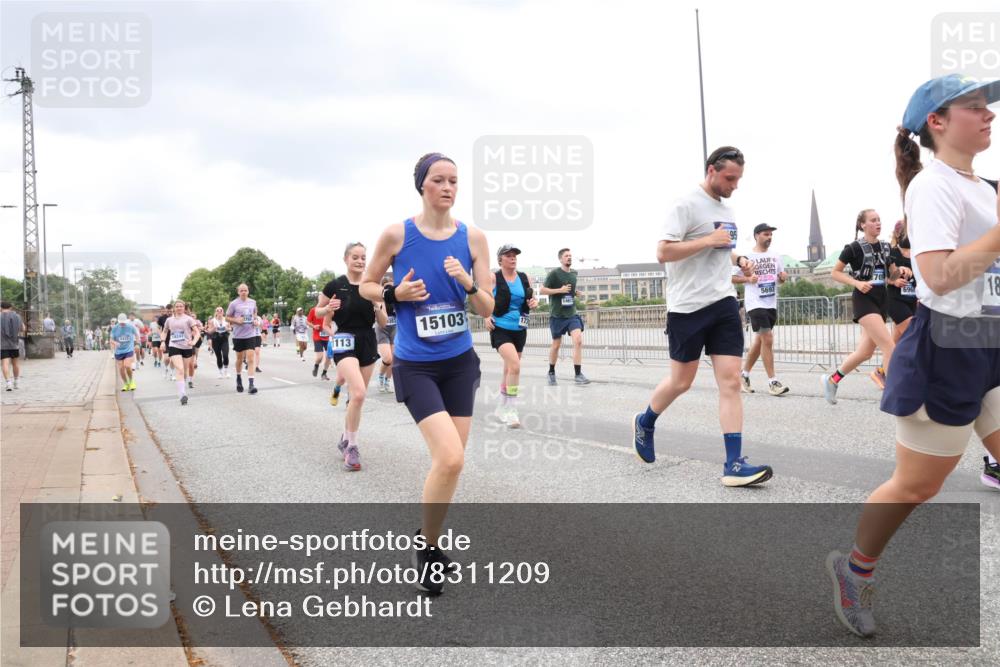 29.06.2025 - hella hamburg halbmarathon Lena Gebhardt http://msf.ph/oto/8311209 29.06.2025 10:56:30 Lombardsbrücke 113, 5693, 18, 15103, 1047, 1113, 1738, 1909, 2095, 2143, 2307, 2887, 2915, 2991, 3257, 3438, 3516, 3517, 3520, 3614, 3675, 3676, 3953, 3987, 4083, 4094, 4118, 4354, 4773, 4836, 5237, 5438, 5580, 5693, 5757, 5911, 5944, 6348, 6349, 6494, 6690, 6968, 7025, 7028, 7090, 7307, 7616, 7711, 8005, 8108, 8150, 8305, 8517, 8606, 8766, 8939, 8943, 9172, 9210, 9383, 9435, 9606, 9838, 9910, 9948, 9953, 10555, 10569, 10571, 10740, 10784, 10987 meine-sportfotos.de