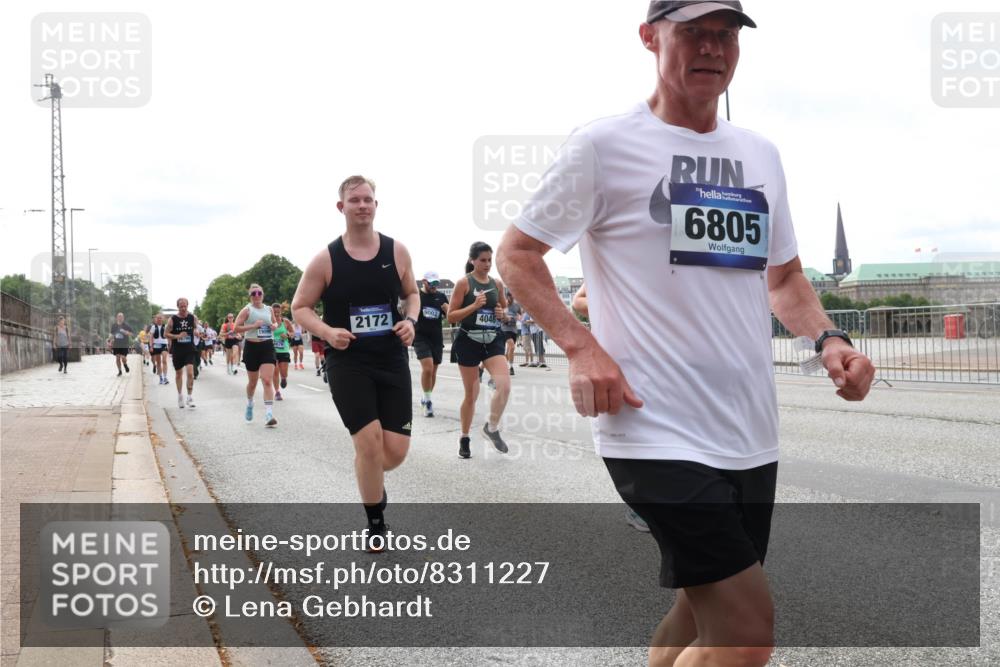 29.06.2025 - hella hamburg halbmarathon Lena Gebhardt http://msf.ph/oto/8311227 29.06.2025 10:21:59 Lombardsbrücke 2172, 9002, 4046, 6805, 1003, 1072, 1158, 1191, 1250, 1294, 1419, 1668, 1958, 1963, 2009, 2063, 2172, 2315, 2353, 2514, 2529, 2744, 3050, 3172, 3458, 3606, 3768, 3770, 3995, 4046, 4289, 4366, 4375, 4376, 4697, 5122, 5412, 5641, 5759, 5957, 6086, 6475, 6676, 6805, 6881, 6977, 7075, 7162, 7612, 7672, 8286, 8431, 8715, 8860, 8884, 8896, 8954, 8959, 9002, 9062, 9369, 9483, 9532, 10874 meine-sportfotos.de