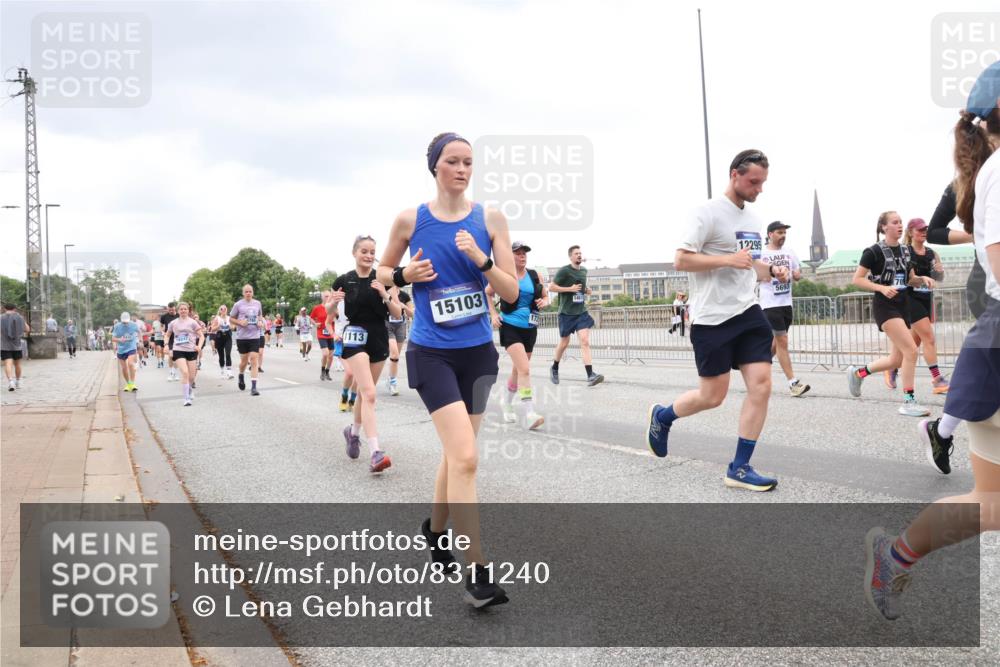 29.06.2025 - hella hamburg halbmarathon Lena Gebhardt http://msf.ph/oto/8311240 29.06.2025 10:56:30 Lombardsbrücke 1113, 15103, 12295, 5693, 1047, 1113, 1738, 1909, 2095, 2143, 2307, 2887, 2915, 2991, 3257, 3438, 3516, 3517, 3520, 3614, 3675, 3676, 3953, 3987, 4083, 4094, 4118, 4354, 4773, 4836, 5237, 5438, 5580, 5693, 5757, 5911, 5944, 6348, 6349, 6494, 6690, 6968, 7025, 7028, 7090, 7307, 7616, 7711, 8005, 8108, 8150, 8305, 8517, 8606, 8766, 8939, 8943, 9172, 9210, 9383, 9435, 9606, 9838, 9910, 9948, 9953, 10555, 10569, 10571, 10740, 10784, 10987 meine-sportfotos.de