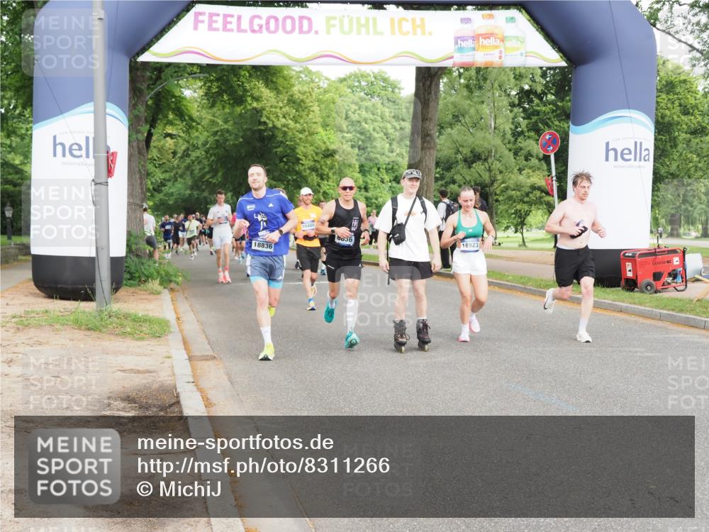 29.06.2025 - hella hamburg halbmarathon MichiJ http://msf.ph/oto/8311266 29.06.2025 10:36:03 Zwischen KM18-KM19 2442, 4377, 4601, 5915, 6081, 6134, 7067, 8916, 9213, 11519, 12534, 13007, 13672, 13948, 14814, 15894, 17979, 18790, 18836, 18923, 19181 meine-sportfotos.de