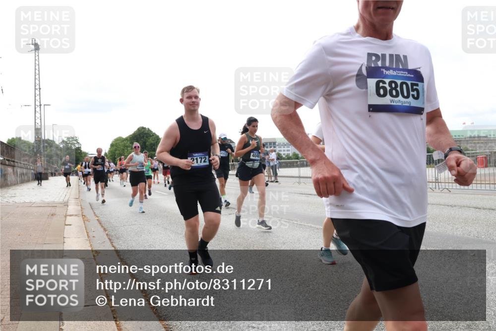 29.06.2025 - hella hamburg halbmarathon Lena Gebhardt http://msf.ph/oto/8311271 29.06.2025 10:22:00 Lombardsbrücke 2172, 4046, 6805, 1003, 1072, 1158, 1191, 1250, 1294, 1419, 1668, 1958, 1963, 2009, 2063, 2172, 2315, 2353, 2514, 2529, 2744, 3050, 3172, 3458, 3606, 3768, 3770, 3995, 4046, 4289, 4366, 4375, 4376, 4697, 4970, 5122, 5412, 5641, 5759, 5957, 6086, 6475, 6676, 6805, 6881, 6977, 7075, 7162, 7612, 7672, 8286, 8431, 8715, 8860, 8884, 8896, 8954, 8959, 9002, 9062, 9369, 9483, 9532, 10874 meine-sportfotos.de
