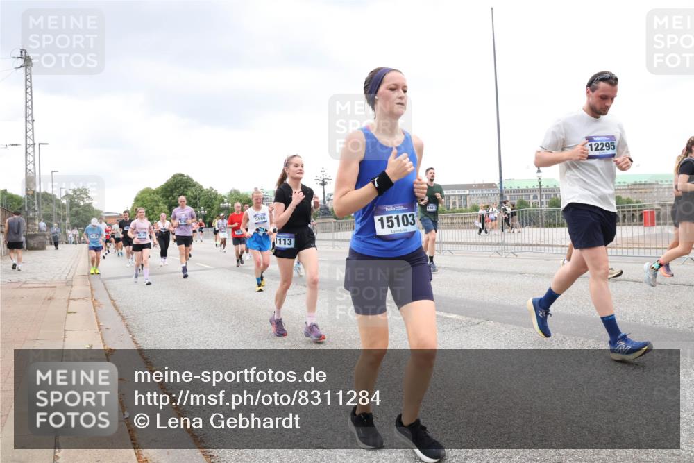29.06.2025 - hella hamburg halbmarathon Lena Gebhardt http://msf.ph/oto/8311284 29.06.2025 10:56:30 Lombardsbrücke 5580, 1113, 15103, 14613, 12295, 1047, 1113, 1738, 1909, 2095, 2143, 2307, 2887, 2915, 2991, 3257, 3438, 3516, 3517, 3520, 3614, 3675, 3676, 3953, 3987, 4083, 4094, 4118, 4354, 4773, 4836, 5237, 5438, 5580, 5693, 5757, 5911, 5944, 6348, 6349, 6494, 6690, 6968, 7025, 7028, 7090, 7307, 7616, 7711, 8005, 8108, 8150, 8305, 8517, 8606, 8766, 8939, 8943, 9172, 9210, 9383, 9435, 9606, 9838, 9910, 9948, 9953, 10555, 10569, 10571, 10740, 10784, 10987 meine-sportfotos.de