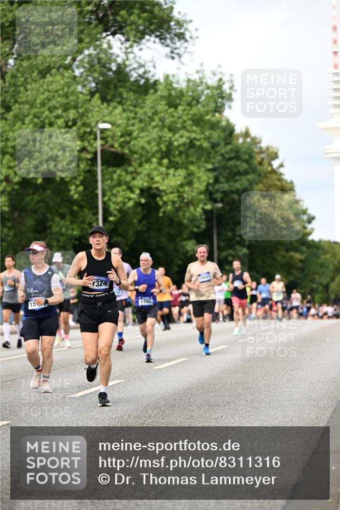 29.06.2025 - hella hamburg halbmarathon Dr. Thomas Lammeyer http://msf.ph/oto/8311316 29.06.2025 10:38:27 Kennedybrücke 1025, 1705, 1764, 1787, 2038, 2276, 2464, 2496, 2510, 2511, 2933, 3145, 3829, 4445, 4479, 4540, 4942, 5096, 5566, 5569, 5609, 5691, 6034, 6105, 6109, 6574, 6718, 6727, 6843, 7324, 7329, 7644, 8202, 8282, 9094, 9514, 10007, 10071, 10561, 10564, 11122, 11245, 11338, 11432 meine-sportfotos.de