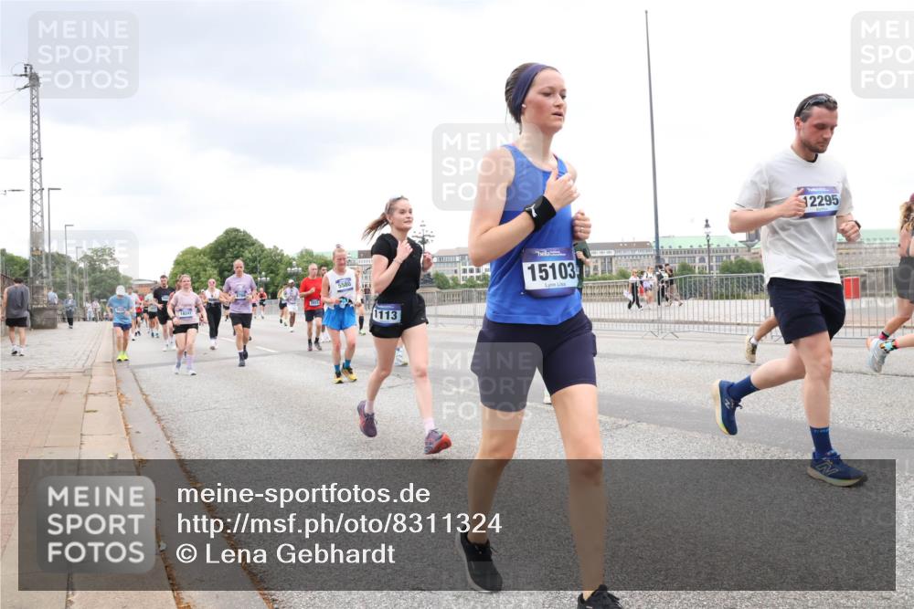 29.06.2025 - hella hamburg halbmarathon Lena Gebhardt http://msf.ph/oto/8311324 29.06.2025 10:56:30 Lombardsbrücke 18247, 2915, 5580, 1113, 15103, 12295, 1047, 1113, 1738, 1909, 2095, 2143, 2307, 2887, 2915, 2991, 3257, 3438, 3516, 3517, 3520, 3614, 3675, 3676, 3953, 3987, 4083, 4094, 4118, 4354, 4773, 4836, 5237, 5438, 5580, 5693, 5757, 5911, 5944, 6348, 6349, 6494, 6690, 6968, 7025, 7028, 7090, 7307, 7616, 7711, 8005, 8108, 8150, 8305, 8517, 8606, 8766, 8939, 8943, 9172, 9210, 9383, 9435, 9606, 9838, 9910, 9948, 9953, 10555, 10569, 10571, 10740, 10784, 10987 meine-sportfotos.de