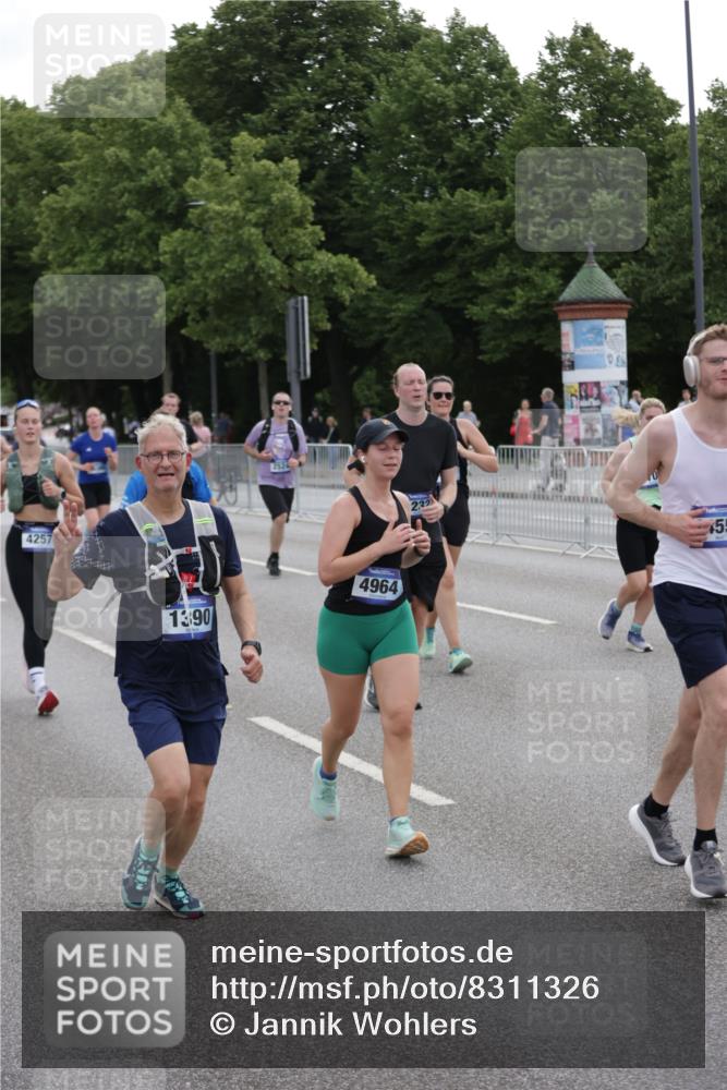 29.06.2025 - hella hamburg halbmarathon Jannik Wohlers http://msf.ph/oto/8311326 29.06.2025 10:38:30 Lombardsbrücke 56, 1232, 1390, 1451, 2524, 2534, 2693, 3307, 3745, 3927, 4257, 4320, 4410, 4964, 6062, 7263, 7849, 8367, 8583, 8747, 8783, 9455, 9708, 10072, 10554, 10604, 11059, 12028, 12072, 12722, 13060, 13922, 14557, 14558, 14856, 15755, 16181, 16346, 16388, 18050, 18504 meine-sportfotos.de