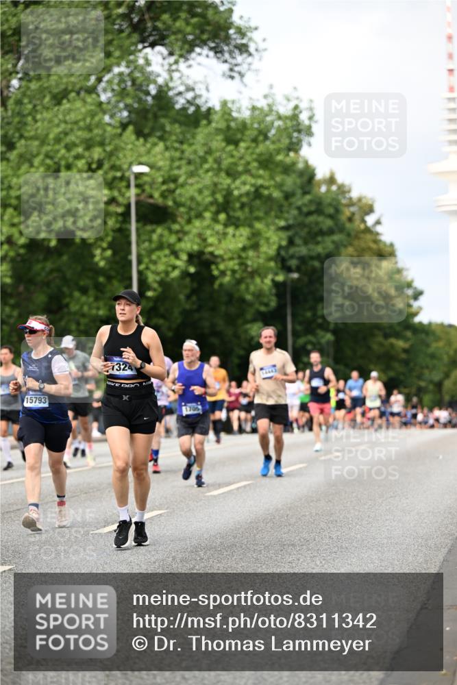 29.06.2025 - hella hamburg halbmarathon Dr. Thomas Lammeyer http://msf.ph/oto/8311342 29.06.2025 10:38:27 Kennedybrücke 1025, 1705, 1764, 1787, 2038, 2276, 2464, 2496, 2510, 2511, 2933, 3145, 3829, 4445, 4479, 4540, 4942, 5096, 5566, 5569, 5609, 5691, 6034, 6105, 6109, 6574, 6718, 6727, 6843, 7324, 7329, 7644, 8202, 8282, 9094, 9514, 10007, 10071, 10561, 10564, 11122, 11245, 11338, 11432 meine-sportfotos.de