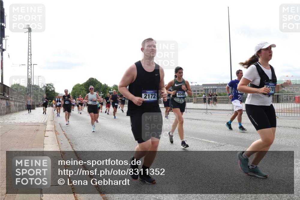 29.06.2025 - hella hamburg halbmarathon Lena Gebhardt http://msf.ph/oto/8311352 29.06.2025 10:22:00 Lombardsbrücke 19099, 2172, 4046, 781, 1003, 1072, 1158, 1191, 1250, 1294, 1419, 1668, 1958, 1963, 2009, 2063, 2172, 2315, 2353, 2514, 2529, 2744, 3050, 3172, 3458, 3606, 3768, 3770, 3995, 4046, 4289, 4366, 4375, 4376, 4697, 4970, 5122, 5412, 5641, 5759, 5957, 6086, 6475, 6676, 6805, 6881, 6977, 7075, 7162, 7612, 7672, 8286, 8431, 8715, 8860, 8884, 8896, 8954, 8959, 9002, 9062, 9369, 9483, 9532, 10874 meine-sportfotos.de
