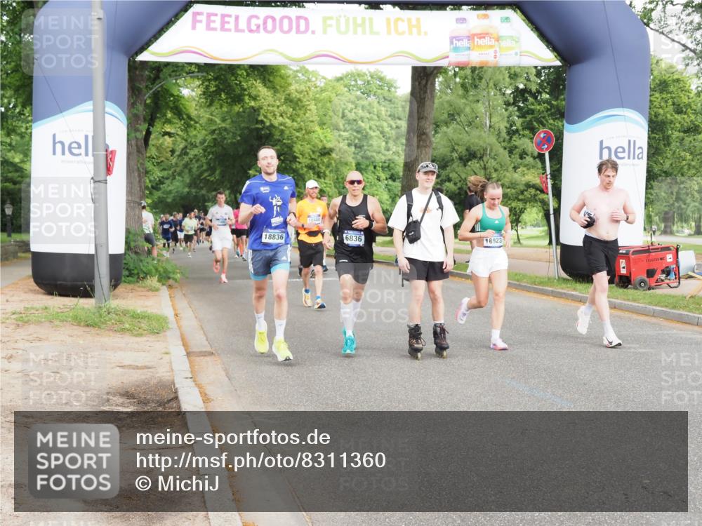 29.06.2025 - hella hamburg halbmarathon MichiJ http://msf.ph/oto/8311360 29.06.2025 10:36:03 Zwischen KM18-KM19 2442, 4377, 4601, 5915, 6081, 6134, 7067, 8916, 9213, 11519, 12534, 13007, 13672, 13948, 14814, 15894, 17979, 18790, 18836, 18923, 19181 meine-sportfotos.de