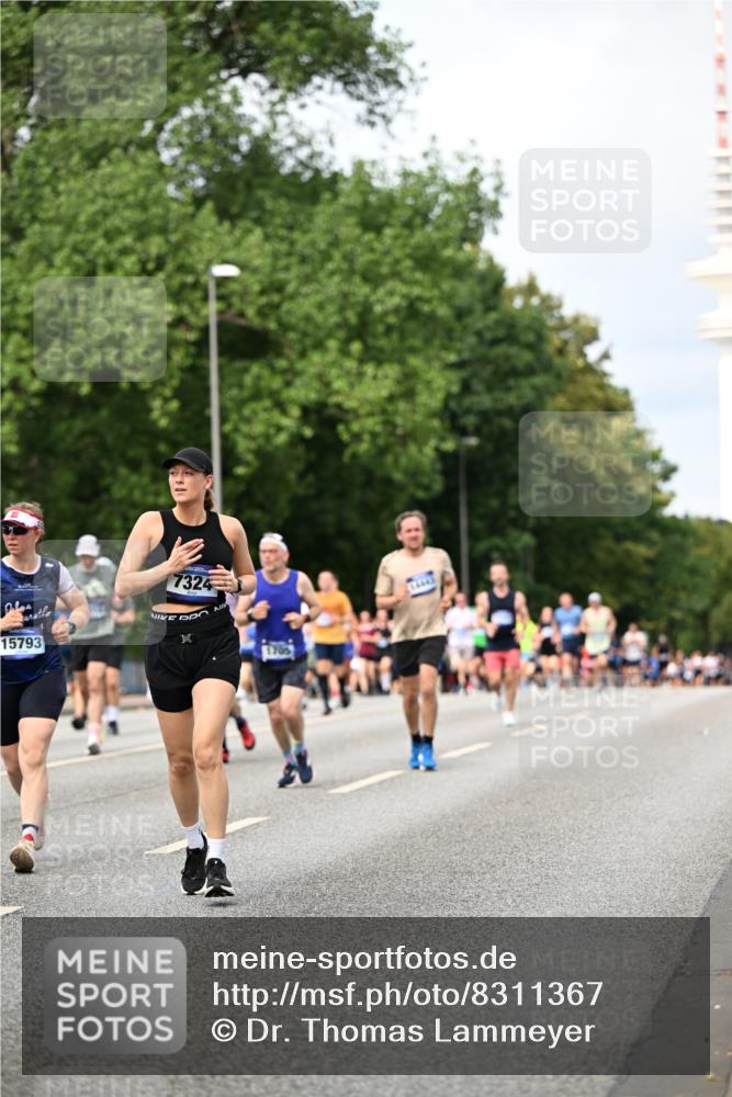 29.06.2025 - hella hamburg halbmarathon Dr. Thomas Lammeyer http://msf.ph/oto/8311367 29.06.2025 10:38:27 Kennedybrücke 1025, 1705, 1764, 1787, 2038, 2276, 2464, 2496, 2510, 2511, 2933, 3145, 3829, 4445, 4479, 4540, 4942, 5096, 5566, 5569, 5609, 5691, 6034, 6105, 6109, 6574, 6718, 6727, 6843, 7324, 7329, 7644, 8202, 8282, 9094, 9514, 10007, 10071, 10561, 10564, 11122, 11245, 11338, 11432 meine-sportfotos.de