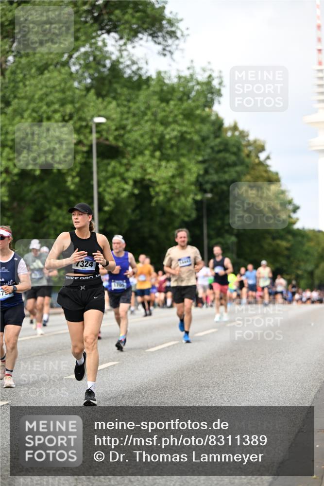 29.06.2025 - hella hamburg halbmarathon Dr. Thomas Lammeyer http://msf.ph/oto/8311389 29.06.2025 10:38:28 Kennedybrücke 1025, 1705, 1764, 1787, 2038, 2276, 2464, 2496, 2510, 2511, 2933, 3145, 3829, 4445, 4479, 4540, 4942, 5096, 5566, 5569, 5609, 5691, 6034, 6105, 6109, 6574, 6718, 6727, 6843, 7324, 7329, 7644, 8202, 8282, 9094, 9514, 10007, 10071, 10561, 10564, 10674, 11122, 11245, 11338, 11432 meine-sportfotos.de
