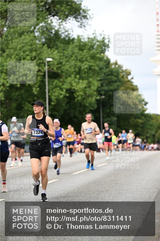 29.06.2025 - hella hamburg halbmarathon Dr. Thomas Lammeyer http://msf.ph/oto/8311411 29.06.2025 10:38:28 Kennedybrücke 1025, 1705, 1764, 1787, 2038, 2276, 2464, 2496, 2510, 2511, 2933, 3145, 3829, 4445, 4479, 4540, 4942, 5096, 5566, 5569, 5609, 5691, 6034, 6105, 6109, 6574, 6718, 6727, 6843, 7324, 7329, 7644, 8202, 8282, 9094, 9514, 10007, 10071, 10561, 10564, 10674, 11122, 11245, 11338, 11432 meine-sportfotos.de