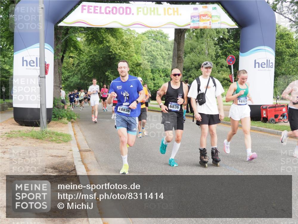 29.06.2025 - hella hamburg halbmarathon MichiJ http://msf.ph/oto/8311414 29.06.2025 10:36:04 Zwischen KM18-KM19 2442, 4377, 4601, 5915, 6081, 6836, 8916, 9213, 11519, 12534, 13007, 13672, 13948, 15894, 18836, 18923, 19181 meine-sportfotos.de