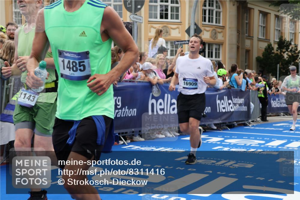 29.06.2025 - hella hamburg halbmarathon Strokosch-Dieckow http://msf.ph/oto/8311416 29.06.2025 10:57:05 Ziel 1387, 1485, 1877, 4167, 4261, 4299, 8669, 9884, 11143, 11212, 11612, 11638, 13691, 13750, 14139, 14408, 14588, 15110, 15726, 16470, 16909, 17617, 18208, 18719, 19091, 19184 meine-sportfotos.de