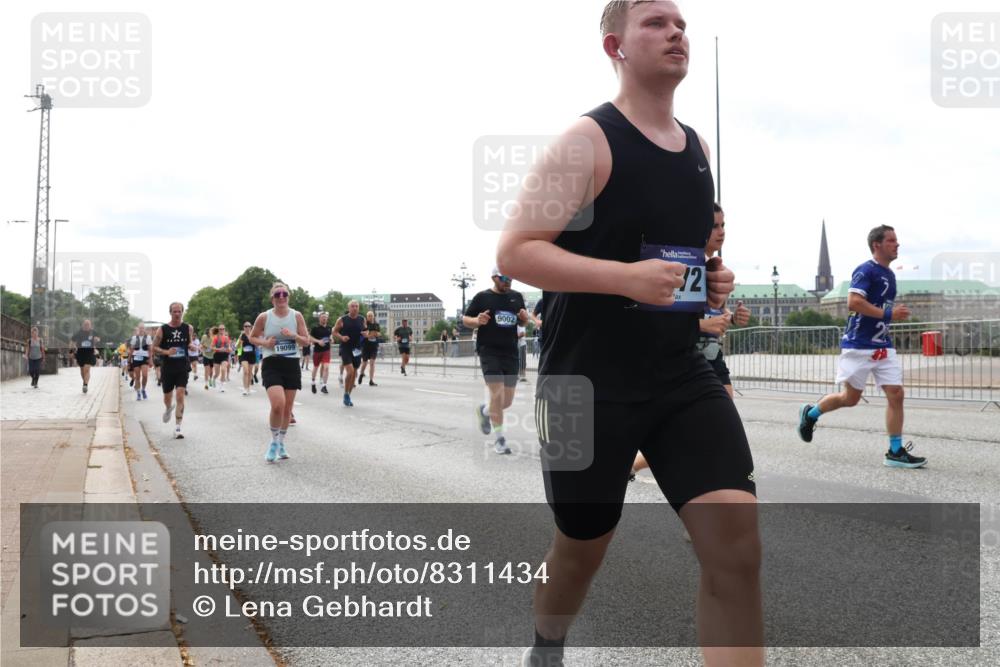 29.06.2025 - hella hamburg halbmarathon Lena Gebhardt http://msf.ph/oto/8311434 29.06.2025 10:22:00 Lombardsbrücke 19099, 9002, 12, 1003, 1072, 1158, 1191, 1250, 1294, 1419, 1668, 1958, 1963, 2009, 2063, 2172, 2315, 2353, 2514, 2529, 2744, 3050, 3172, 3458, 3606, 3768, 3770, 3995, 4046, 4289, 4366, 4375, 4376, 4697, 4970, 5122, 5412, 5641, 5759, 5957, 6086, 6475, 6676, 6805, 6881, 6977, 7075, 7162, 7612, 7672, 8286, 8431, 8715, 8860, 8884, 8896, 8954, 8959, 9002, 9062, 9369, 9483, 9532, 10874 meine-sportfotos.de