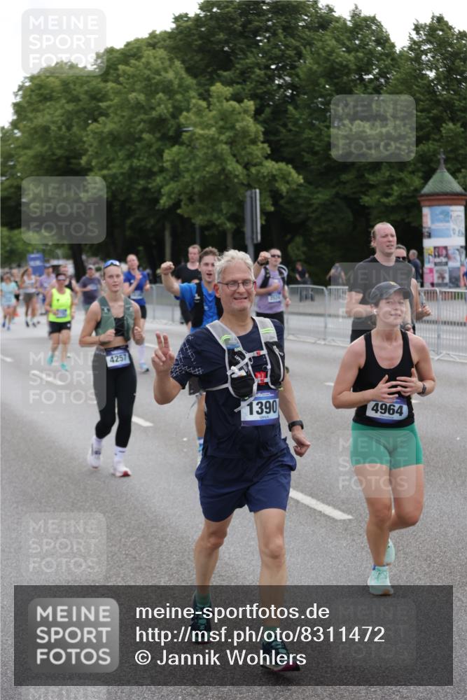 29.06.2025 - hella hamburg halbmarathon Jannik Wohlers http://msf.ph/oto/8311472 29.06.2025 10:38:30 Lombardsbrücke 56, 1232, 1390, 1451, 2524, 2534, 2693, 3307, 3745, 3927, 4257, 4320, 4410, 4964, 6062, 7263, 7849, 8367, 8583, 8747, 8783, 9455, 9708, 10072, 10554, 10604, 11059, 12028, 12072, 12722, 13060, 13922, 14557, 14558, 14856, 15755, 16181, 16346, 16388, 18050, 18504 meine-sportfotos.de