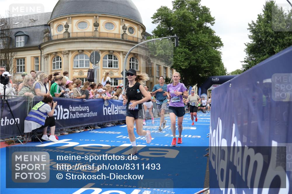 29.06.2025 - hella hamburg halbmarathon Strokosch-Dieckow http://msf.ph/oto/8311493 29.06.2025 10:57:07 Ziel 1387, 1485, 1877, 4167, 4261, 4299, 4940, 9577, 9884, 11143, 11590, 11612, 13691, 13750, 14139, 14408, 14588, 15110, 15664, 15726, 16909, 17617, 17660, 17993, 18208, 18719, 19091, 19184 meine-sportfotos.de