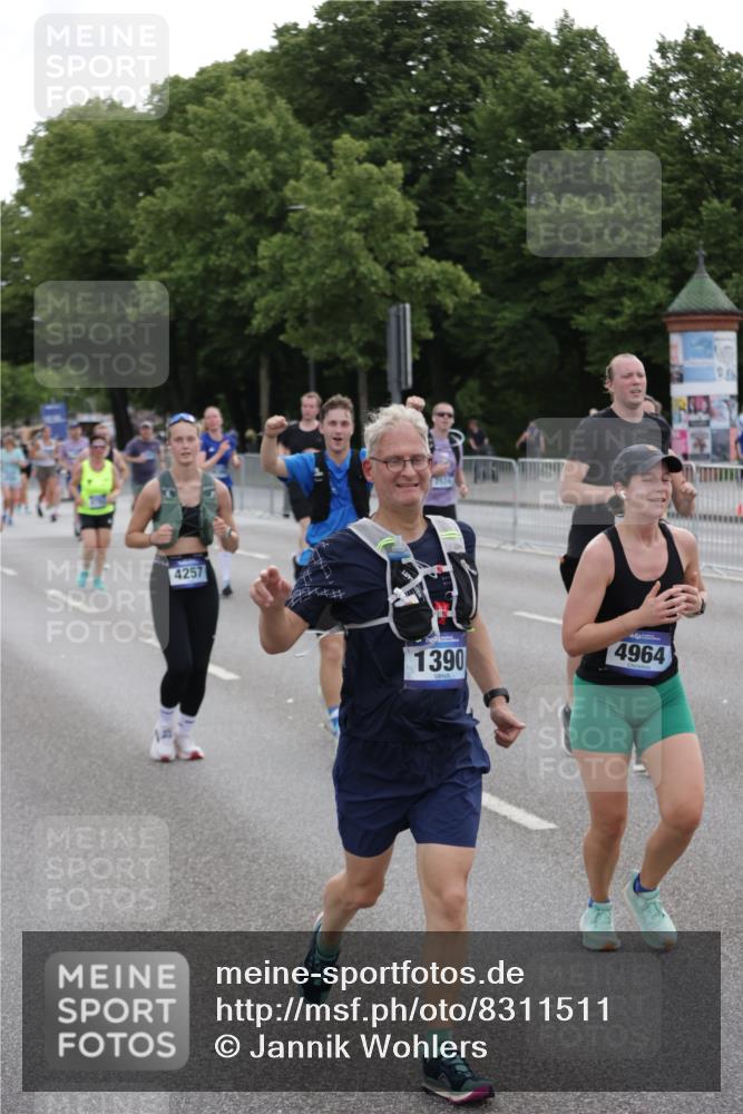29.06.2025 - hella hamburg halbmarathon Jannik Wohlers http://msf.ph/oto/8311511 29.06.2025 10:38:30 Lombardsbrücke 56, 1232, 1390, 1451, 2524, 2534, 2693, 3307, 3745, 3927, 4257, 4320, 4410, 4964, 6062, 7263, 7849, 8367, 8583, 8747, 8783, 9455, 9708, 10072, 10554, 10604, 11059, 12028, 12072, 12722, 13060, 13922, 14557, 14558, 14856, 15755, 16181, 16346, 16388, 18050, 18504 meine-sportfotos.de