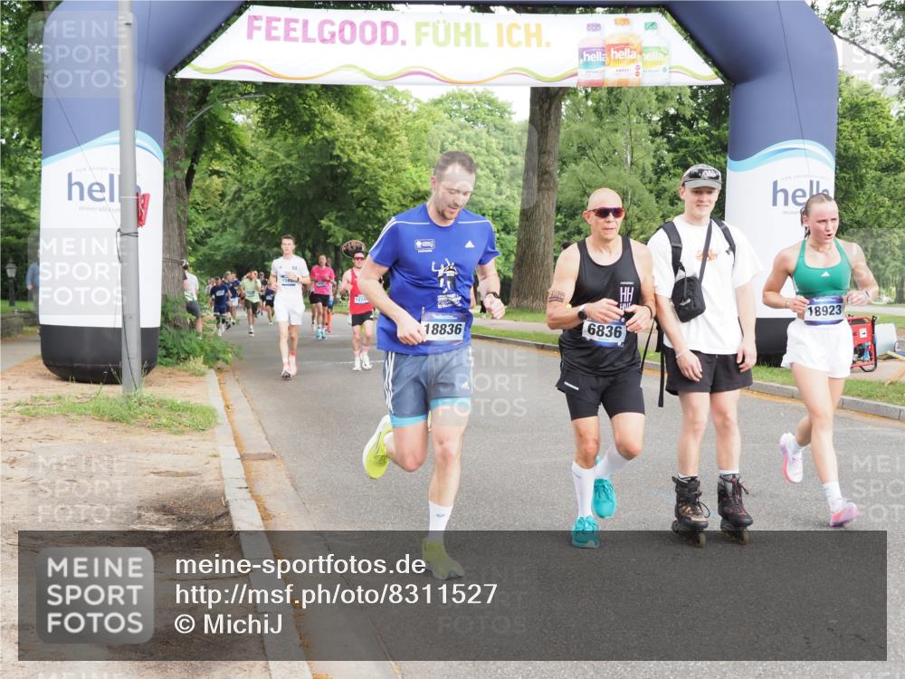 29.06.2025 - hella hamburg halbmarathon MichiJ http://msf.ph/oto/8311527 29.06.2025 10:36:04 Zwischen KM18-KM19 2442, 4377, 4601, 5915, 6081, 6836, 8916, 9213, 11519, 12534, 13007, 13672, 13948, 15894, 18836, 18923, 19181 meine-sportfotos.de