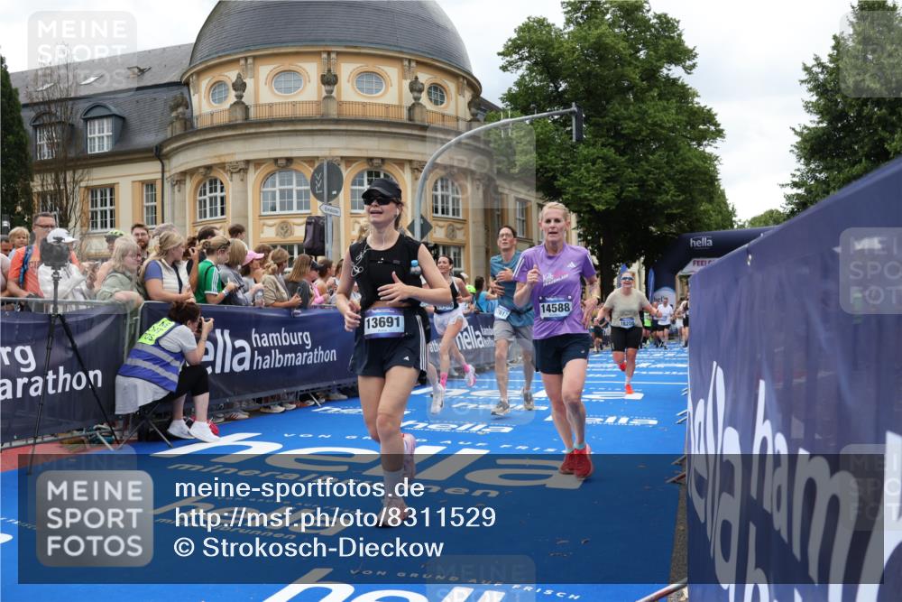 29.06.2025 - hella hamburg halbmarathon Strokosch-Dieckow http://msf.ph/oto/8311529 29.06.2025 10:57:07 Ziel 1387, 1485, 1877, 4167, 4261, 4299, 4940, 9577, 9884, 11143, 11590, 11612, 13691, 13750, 14139, 14408, 14588, 15110, 15664, 15726, 16909, 17617, 17660, 17993, 18208, 18719, 19091, 19184 meine-sportfotos.de