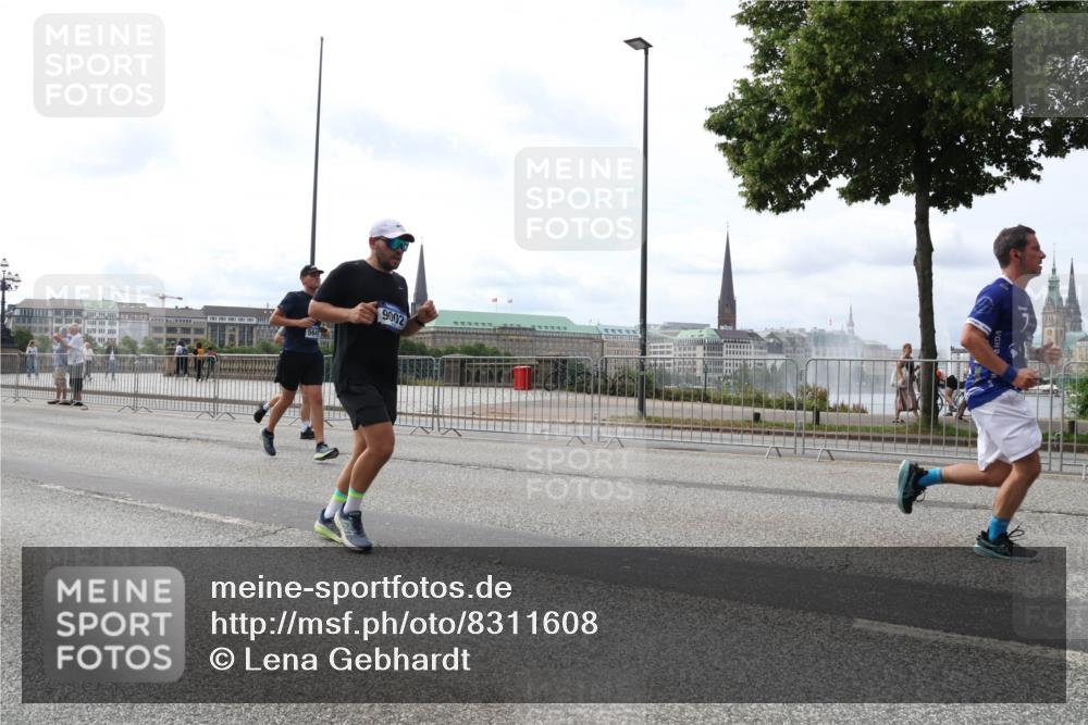 29.06.2025 - hella hamburg halbmarathon Lena Gebhardt http://msf.ph/oto/8311608 29.06.2025 10:22:02 Lombardsbrücke 564, 9002, 1003, 1072, 1158, 1191, 1250, 1294, 1419, 1668, 1958, 1963, 2009, 2022, 2063, 2172, 2315, 2353, 2514, 2529, 2744, 3050, 3172, 3458, 3606, 3768, 3995, 4046, 4113, 4114, 4289, 4366, 4375, 4376, 4829, 4970, 5122, 5641, 5759, 5957, 6086, 6307, 6475, 6676, 6805, 6881, 6977, 7075, 7162, 7612, 7672, 8286, 8431, 8715, 8860, 8884, 8896, 8954, 8959, 9002, 9062, 9369, 9483 meine-sportfotos.de
