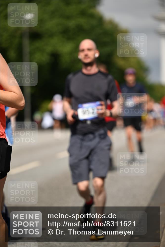29.06.2025 - hella hamburg halbmarathon Dr. Thomas Lammeyer http://msf.ph/oto/8311621 29.06.2025 10:17:10 Kennedybrücke 1007, 1328, 1859, 2961, 3218, 3729, 4187, 4554, 4950, 5597, 5598, 6026, 7346, 8115, 8279, 8913, 9128, 9527, 10581 meine-sportfotos.de