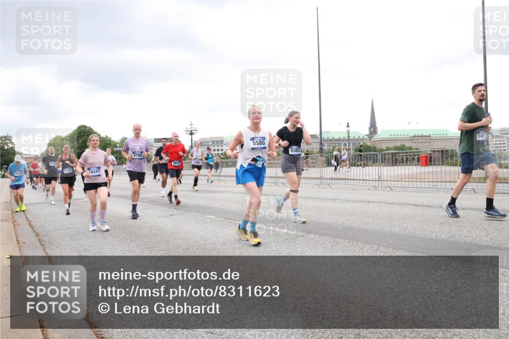 29.06.2025 - hella hamburg halbmarathon Lena Gebhardt http://msf.ph/oto/8311623 29.06.2025 10:56:32 Lombardsbrücke 9435, 8, 16934, 17494, 18247, 8766, 2915, 5580, 1461, 9383, 1047, 1113, 1738, 1909, 2095, 2143, 2307, 2887, 2915, 2991, 3257, 3418, 3438, 3516, 3517, 3520, 3614, 3675, 3676, 3953, 3987, 4083, 4094, 4118, 4354, 4773, 4836, 5237, 5438, 5580, 5693, 5757, 5911, 5944, 6348, 6349, 6690, 6968, 7025, 7028, 7090, 7307, 7381, 7711, 8005, 8108, 8150, 8305, 8517, 8606, 8766, 8939, 8943, 9172, 9210, 9383, 9435, 9606, 9910, 9948, 9953, 10555, 10569, 10571, 10740, 10784, 10987 meine-sportfotos.de