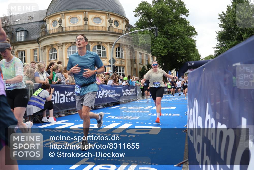 29.06.2025 - hella hamburg halbmarathon Strokosch-Dieckow http://msf.ph/oto/8311655 29.06.2025 10:57:08 Ziel 1387, 1485, 1877, 2676, 4167, 4261, 4940, 9577, 9884, 10383, 11143, 11590, 11612, 13691, 13750, 14139, 14408, 14588, 15110, 15664, 15726, 16909, 17617, 17660, 17848, 17993, 18208, 18719, 19184 meine-sportfotos.de