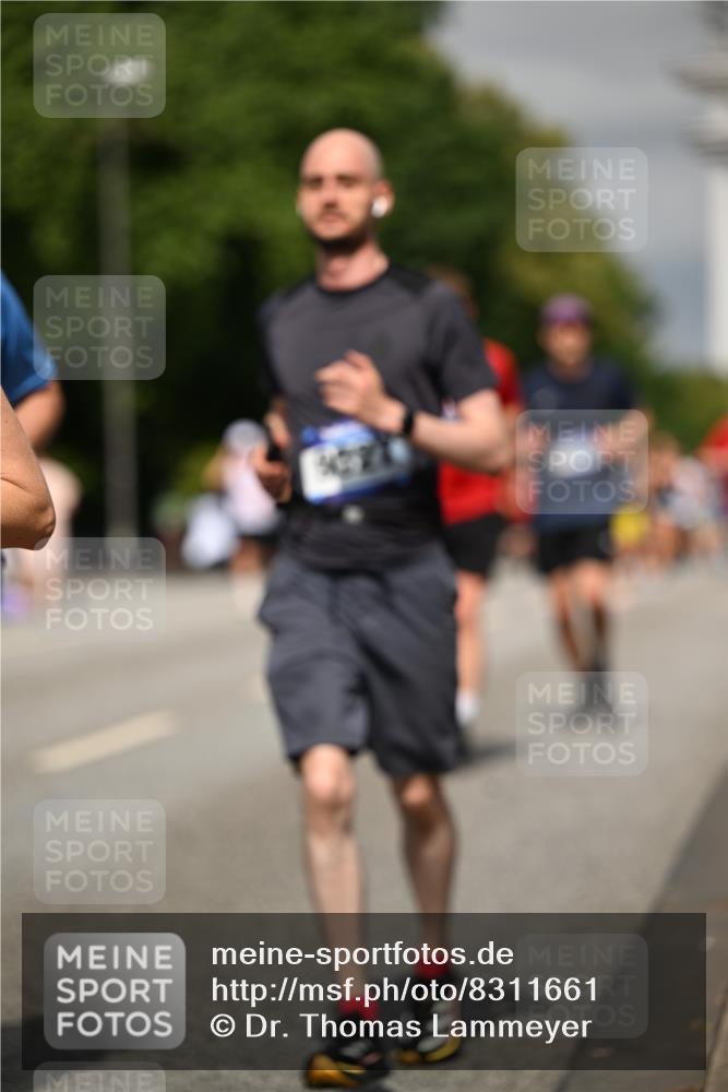 29.06.2025 - hella hamburg halbmarathon Dr. Thomas Lammeyer http://msf.ph/oto/8311661 29.06.2025 10:17:10 Kennedybrücke 1007, 1328, 1859, 2961, 3218, 3729, 4187, 4554, 4950, 5597, 5598, 6026, 7346, 8115, 8279, 8913, 9128, 9527, 10581 meine-sportfotos.de