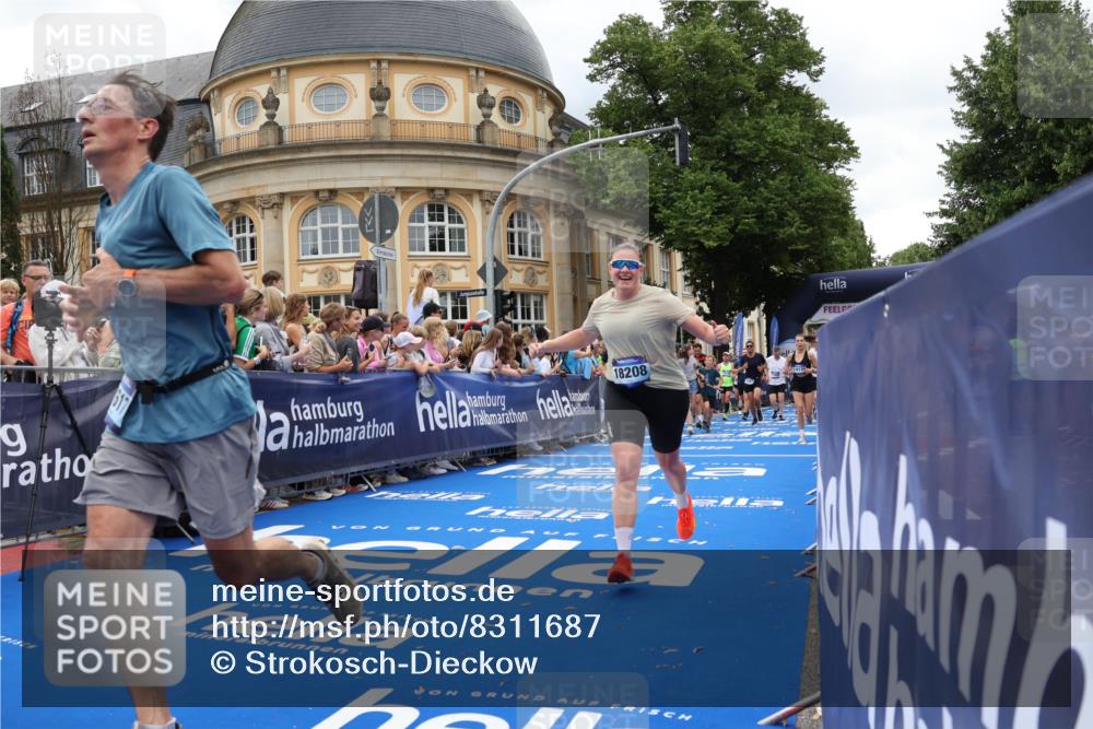 29.06.2025 - hella hamburg halbmarathon Strokosch-Dieckow http://msf.ph/oto/8311687 29.06.2025 10:57:09 Ziel 1387, 1877, 2676, 4167, 4261, 4940, 8585, 9577, 9884, 10383, 11143, 11590, 11612, 13691, 13750, 14139, 14408, 14588, 15110, 15229, 15664, 15726, 16909, 17617, 17660, 17848, 17993, 18208, 19184 meine-sportfotos.de