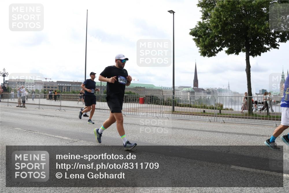 29.06.2025 - hella hamburg halbmarathon Lena Gebhardt http://msf.ph/oto/8311709 29.06.2025 10:22:02 Lombardsbrücke 9002, 1003, 1072, 1158, 1191, 1250, 1294, 1419, 1668, 1958, 1963, 2009, 2022, 2063, 2172, 2315, 2353, 2514, 2529, 2744, 3050, 3172, 3458, 3606, 3768, 3995, 4046, 4113, 4114, 4289, 4366, 4375, 4376, 4829, 4970, 5122, 5641, 5759, 5957, 6086, 6307, 6475, 6676, 6805, 6881, 6977, 7075, 7162, 7612, 7672, 8286, 8431, 8715, 8860, 8884, 8896, 8954, 8959, 9002, 9062, 9369, 9483 meine-sportfotos.de
