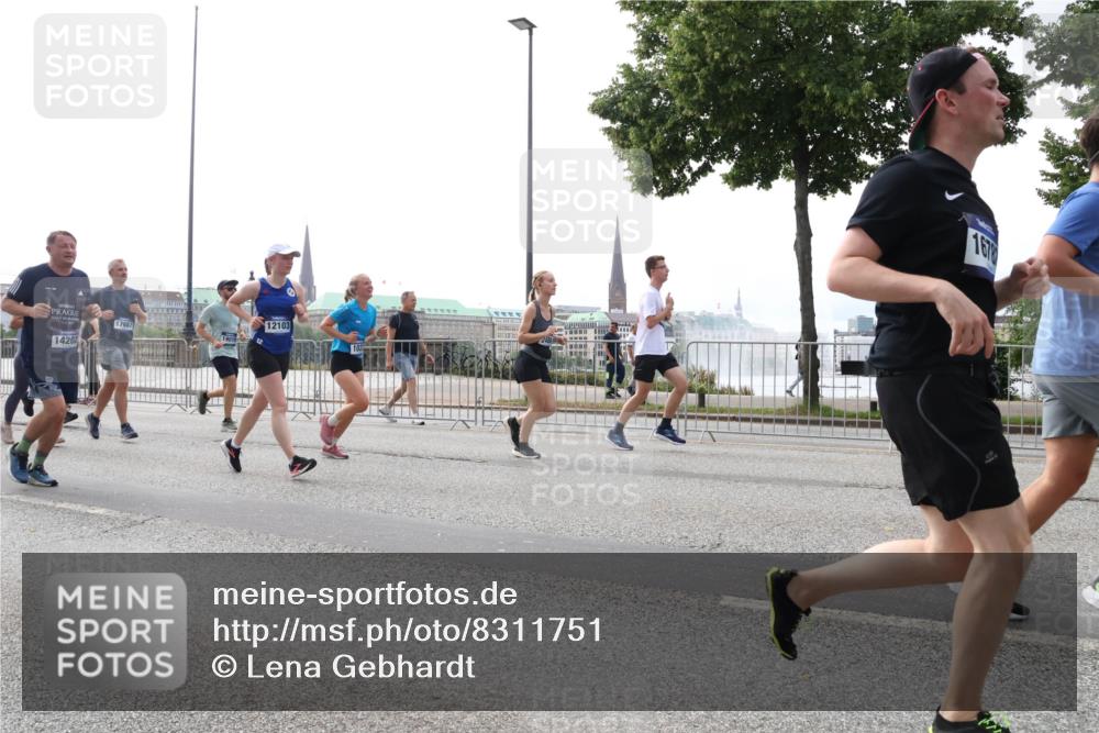 29.06.2025 - hella hamburg halbmarathon Lena Gebhardt http://msf.ph/oto/8311751 29.06.2025 10:37:18 Lombardsbrücke 14202, 17687, 12103, 1678, 1022, 1118, 1253, 1276, 1337, 1339, 1488, 1490, 1597, 1819, 1952, 1954, 2016, 2031, 2072, 2104, 2272, 2480, 2486, 2552, 2640, 3127, 3165, 3633, 3714, 3873, 3895, 4097, 4347, 4733, 5146, 5171, 5186, 5224, 5538, 5560, 5640, 5786, 5790, 5940, 6172, 6359, 6584, 6804, 6821, 6955, 7085, 7124, 7202, 7235, 7544, 7707, 7773, 7777, 7823, 8007, 8257, 8258, 8315, 8758, 8811, 8843, 8936, 8937, 9054, 9055, 9524, 12123 meine-sportfotos.de
