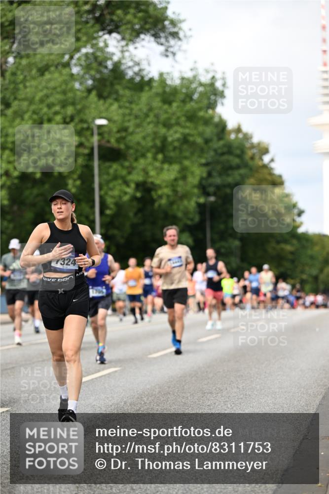 29.06.2025 - hella hamburg halbmarathon Dr. Thomas Lammeyer http://msf.ph/oto/8311753 29.06.2025 10:38:28 Kennedybrücke 1025, 1705, 1764, 1787, 2038, 2276, 2464, 2496, 2510, 2511, 2933, 3145, 3829, 4445, 4479, 4540, 4942, 5096, 5566, 5569, 5609, 5691, 6034, 6105, 6109, 6574, 6718, 6727, 6843, 7324, 7329, 7644, 8202, 8282, 9094, 9514, 10007, 10071, 10561, 10564, 10674, 11122, 11245, 11338, 11432 meine-sportfotos.de